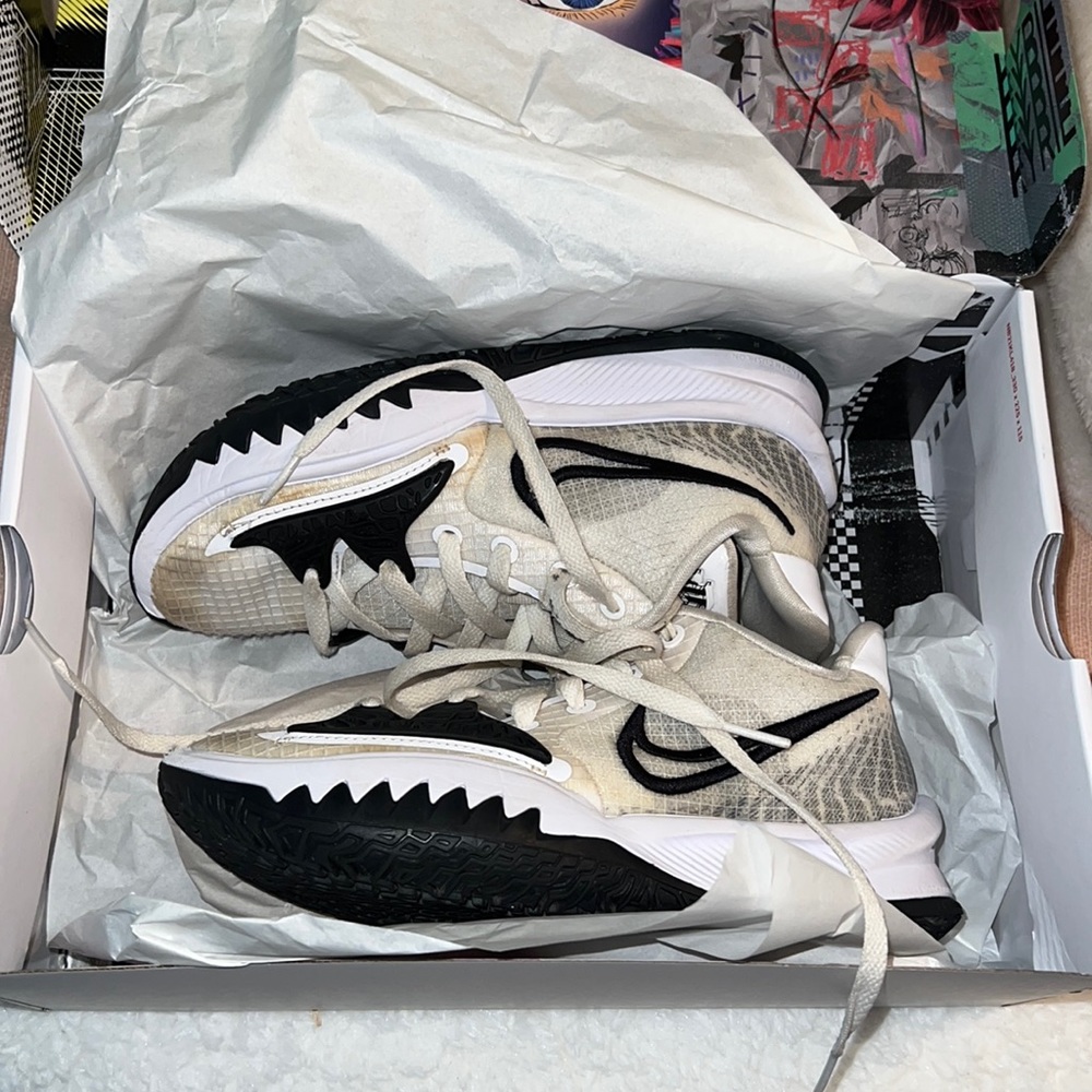 Basketball/volleyball shoes